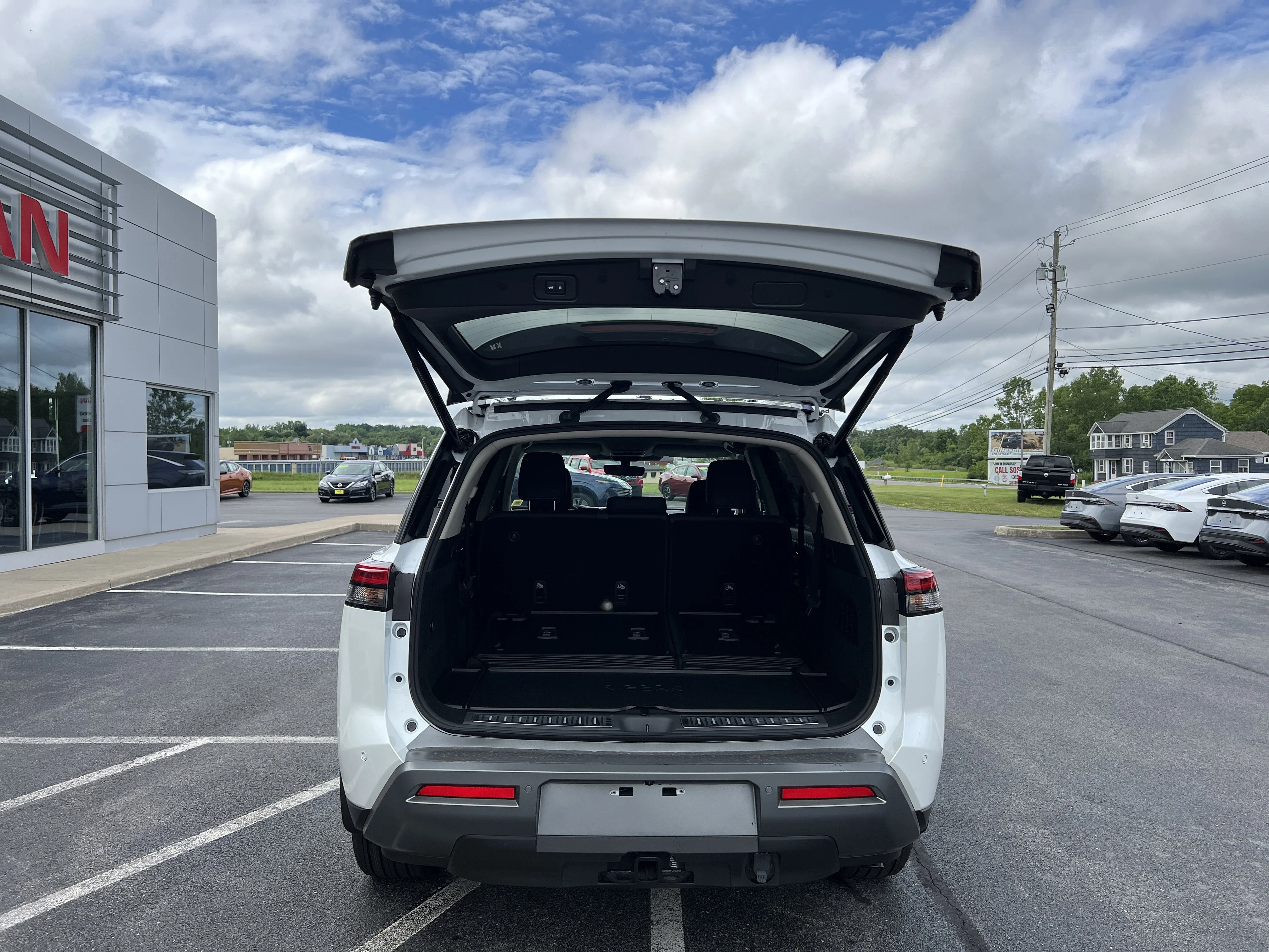 New 2026 Everest White Pearl TriCoat Nissan Platinum image 5