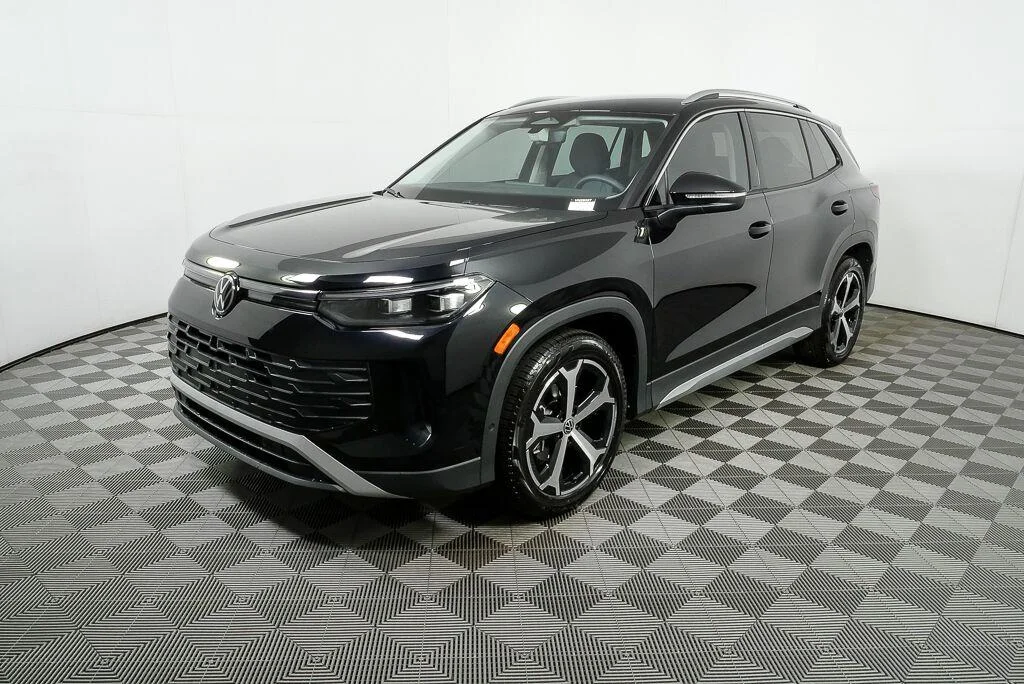 New 2026 Deep Black Pearl Volkswagen SE image 40