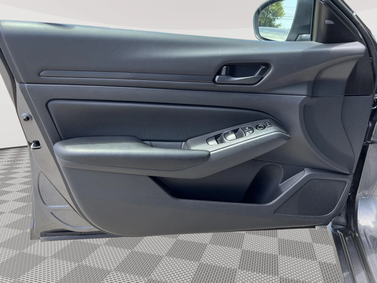 Certified Used 2025 Gun Metallic Nissan S image 20