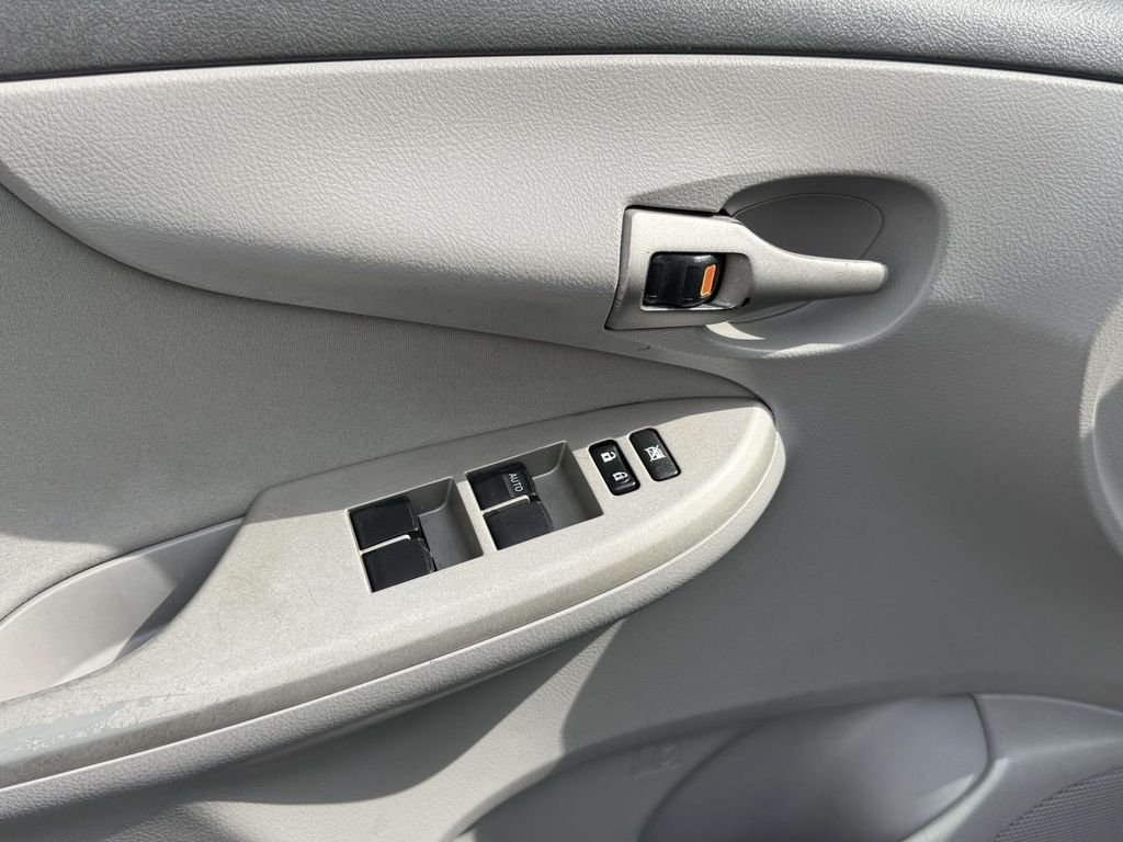 Used 2010 Black Toyota  image 17