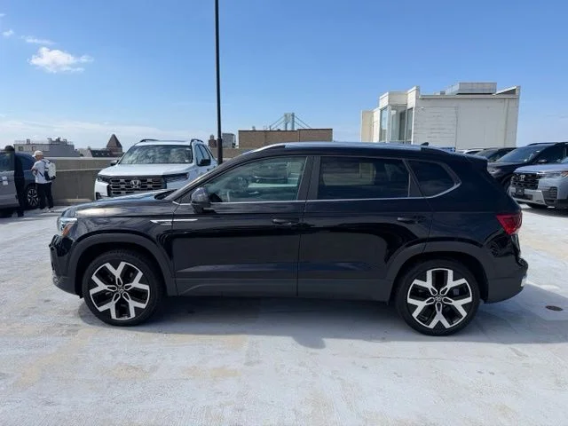 Certified Used 2023 Black Volkswagen 1.5T SEL image 4