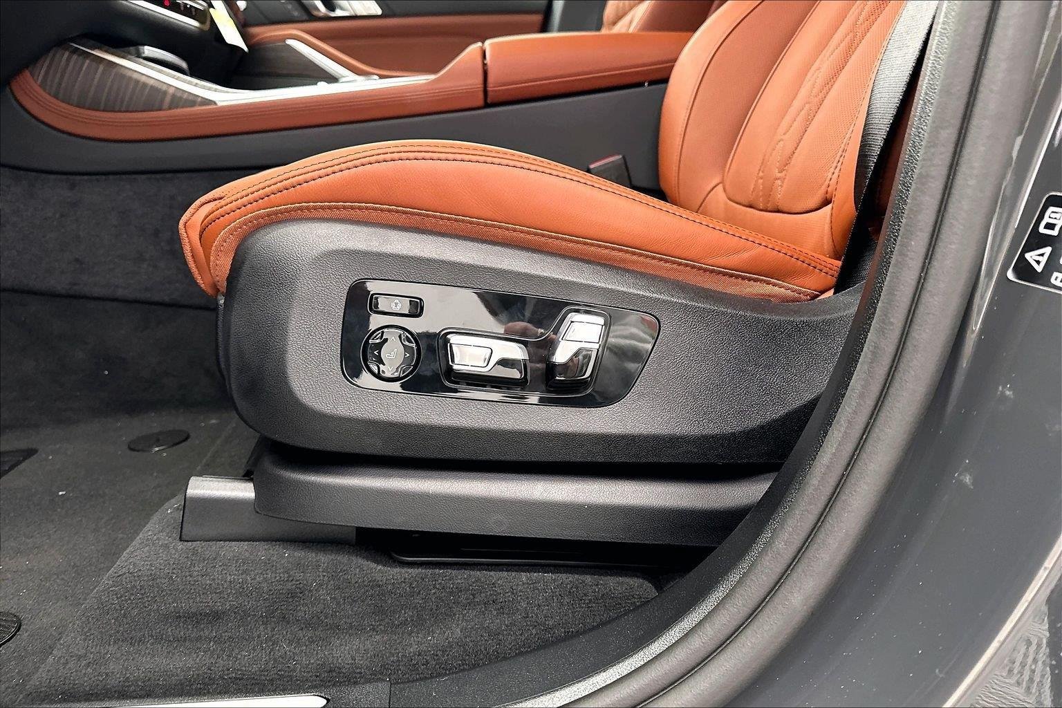 New 2027 Dravit Grey Metallic BMW xDrive40i image 25