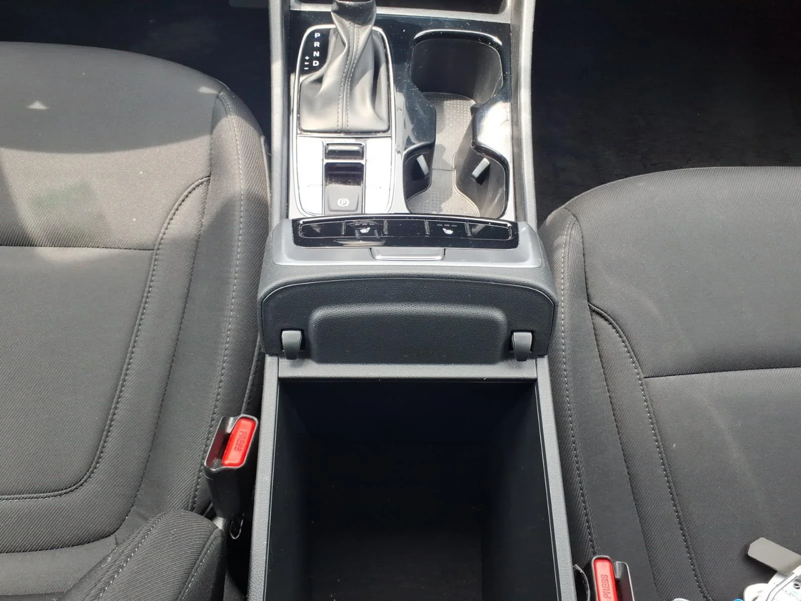 Used 2024 Shimmering Silver Hyundai SEL image 24