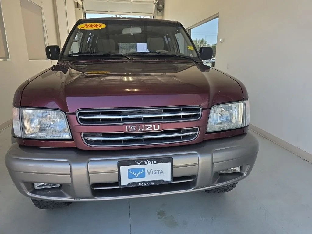 Used 2000 Red Isuzu S image 2