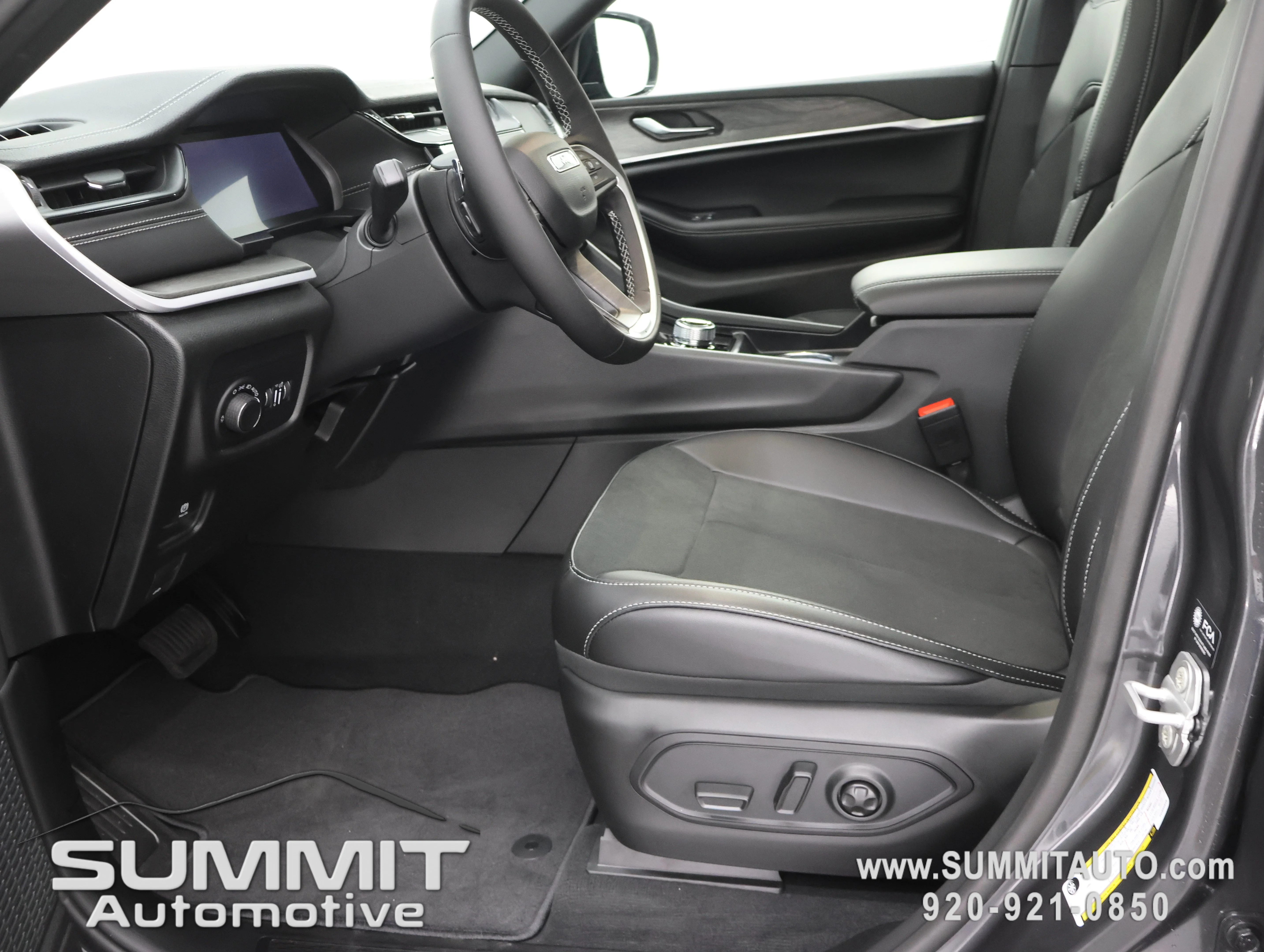 New 2026 Baltic Gray Metallic Clearcoat Jeep Altitude image 8