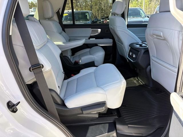 Used 2025 White Ford Platinum image 18