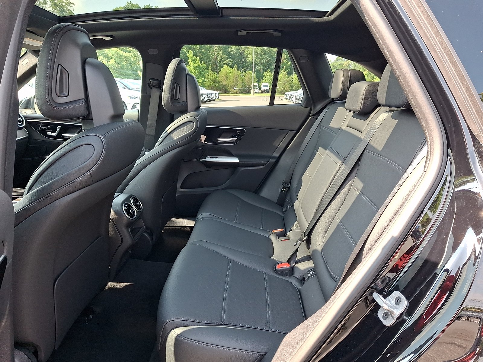 New 2026 Black Mercedes-Benz GLC 300 image 6