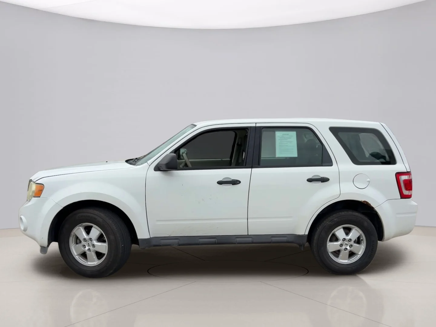 Used 2010 White Ford  image 8