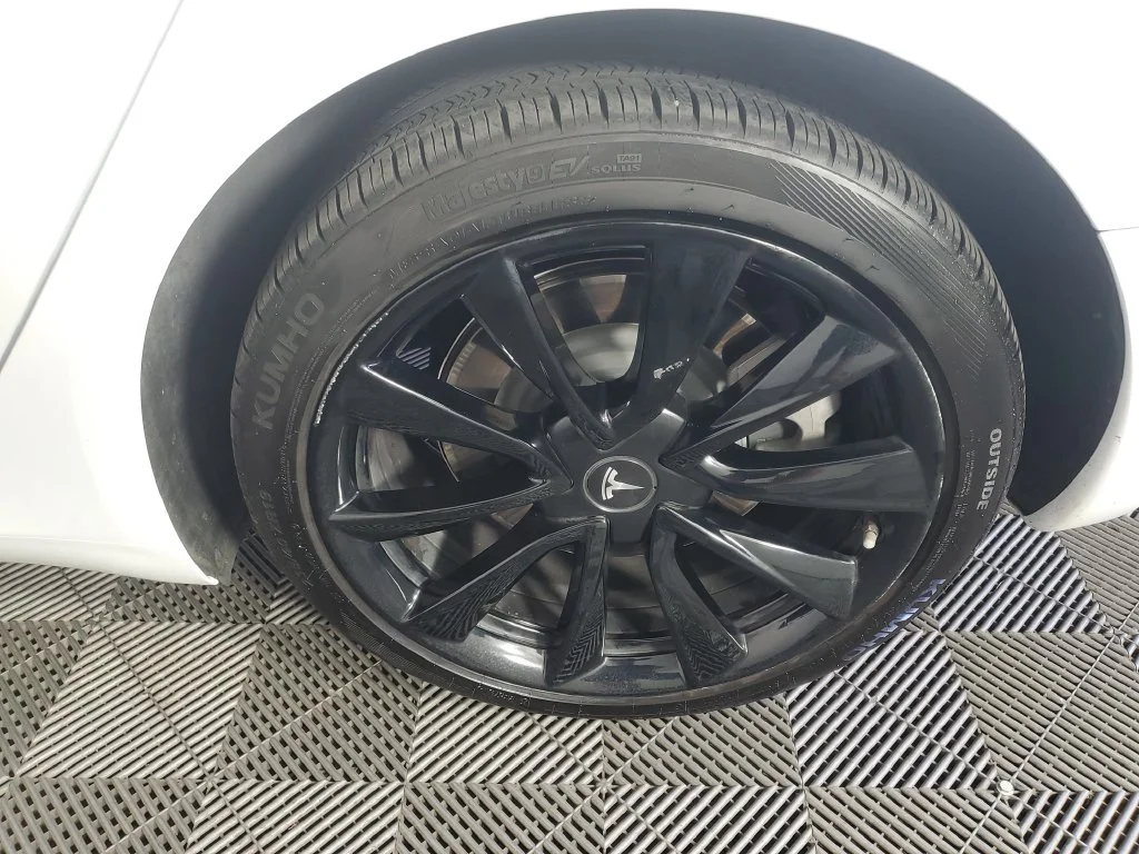Used 2019  Tesla Standard Range Plus image 27
