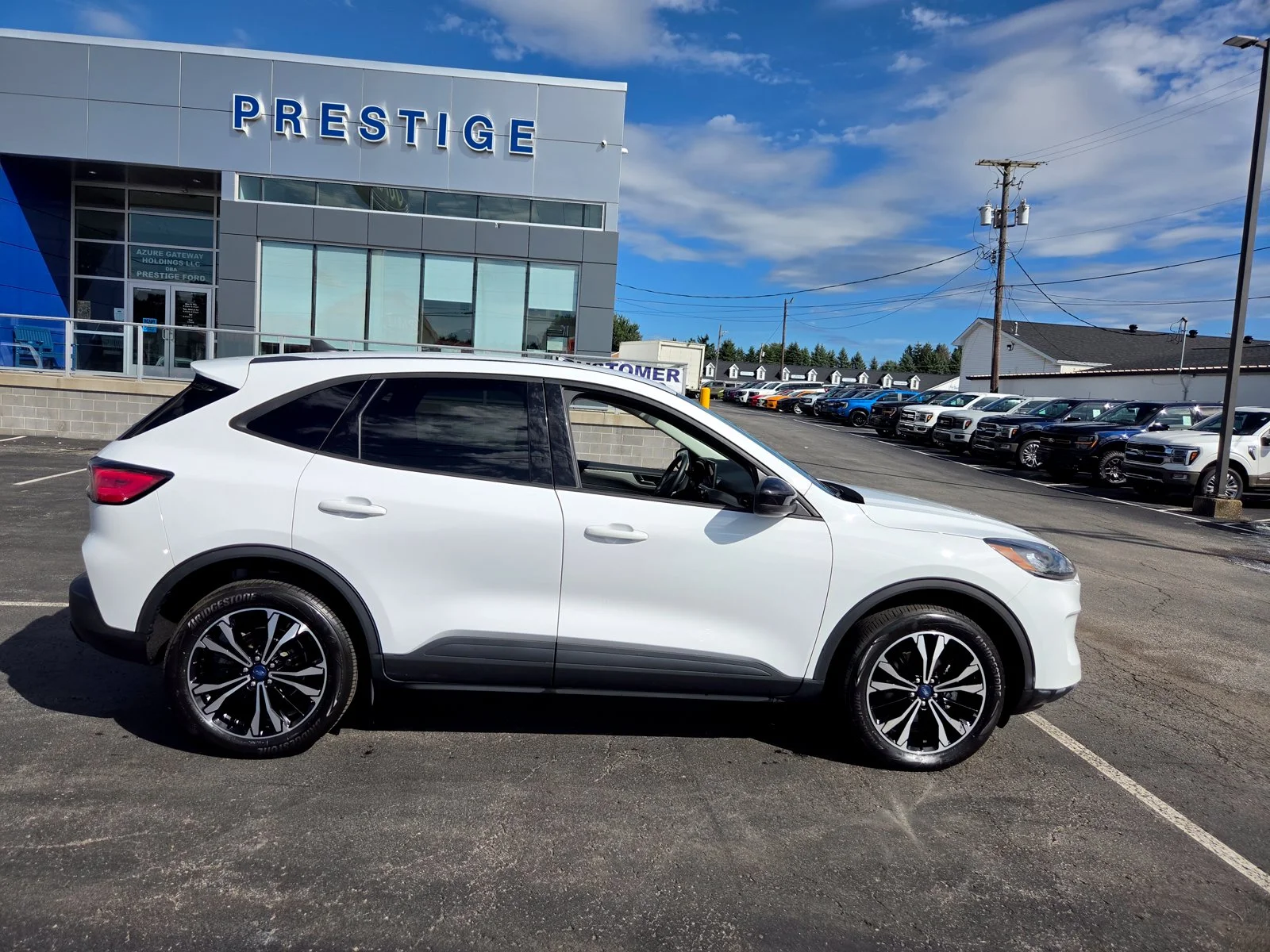 Used 2022 Oxford White Ford SE image 3