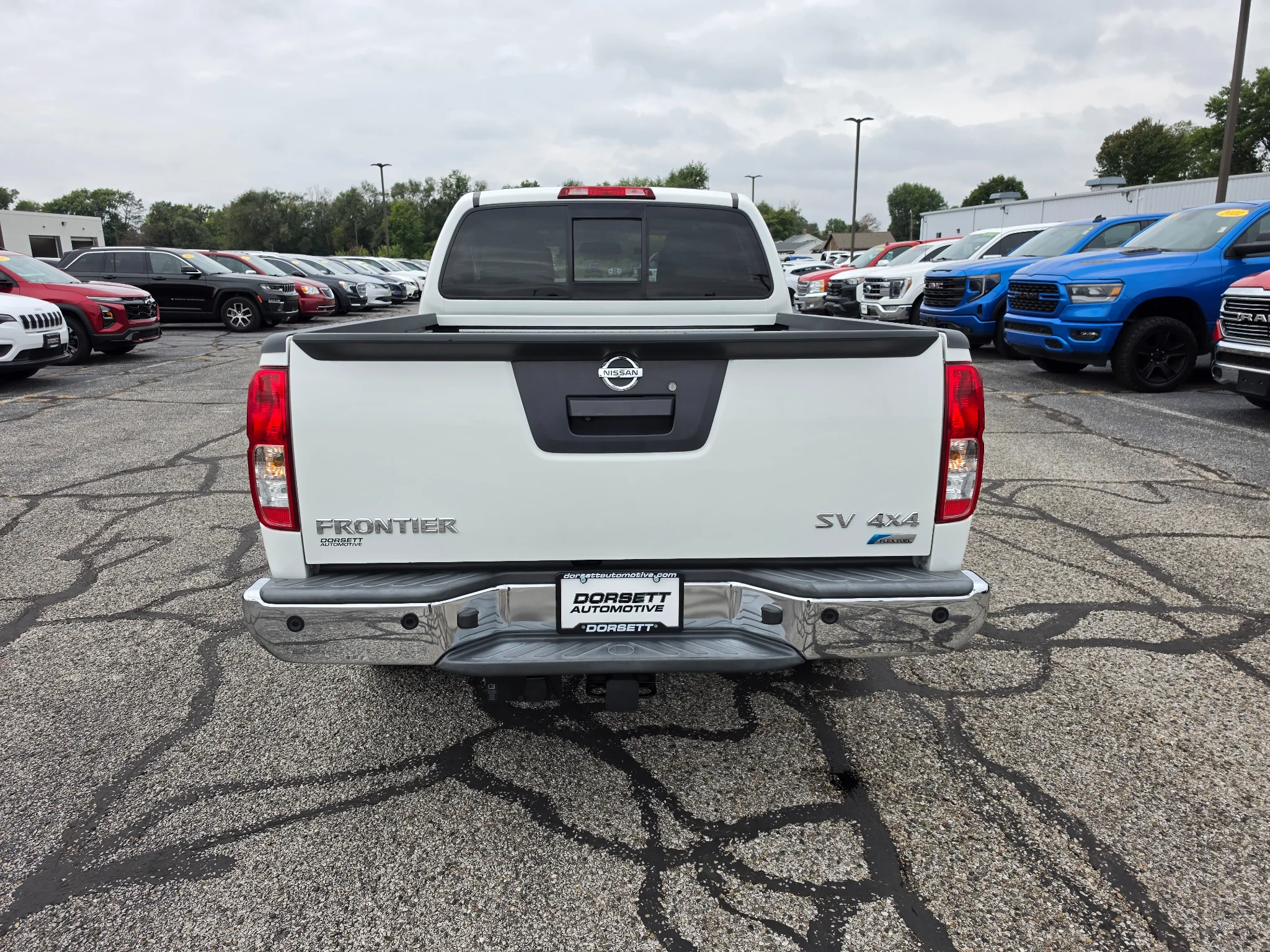 Used 2017 Glacier White Nissan SV V6 image 7
