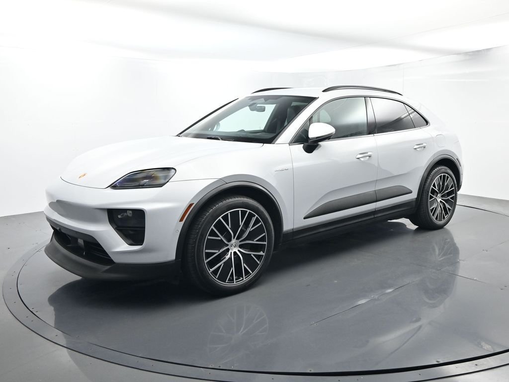2025 Porsche Macan Base