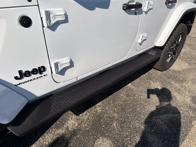 New 2027 White Jeep Sahara image 5