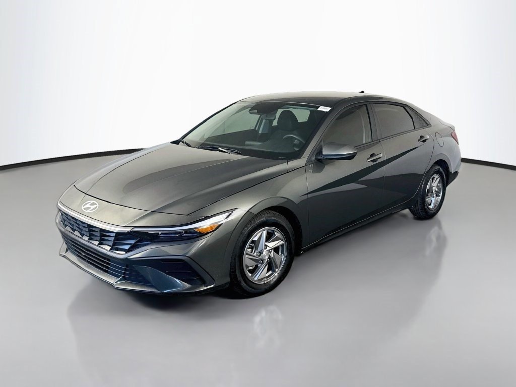 Used 2025 Amazon Gray Hyundai SE image 3