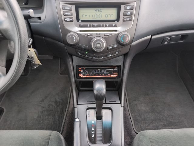 Used 2007 Alabaster Silver Metallic Honda VP image 23