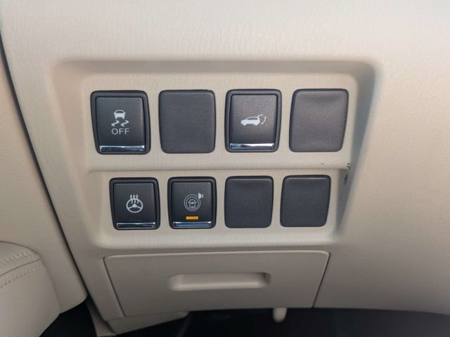 Used 2019 White INFINITI LUXE image 26