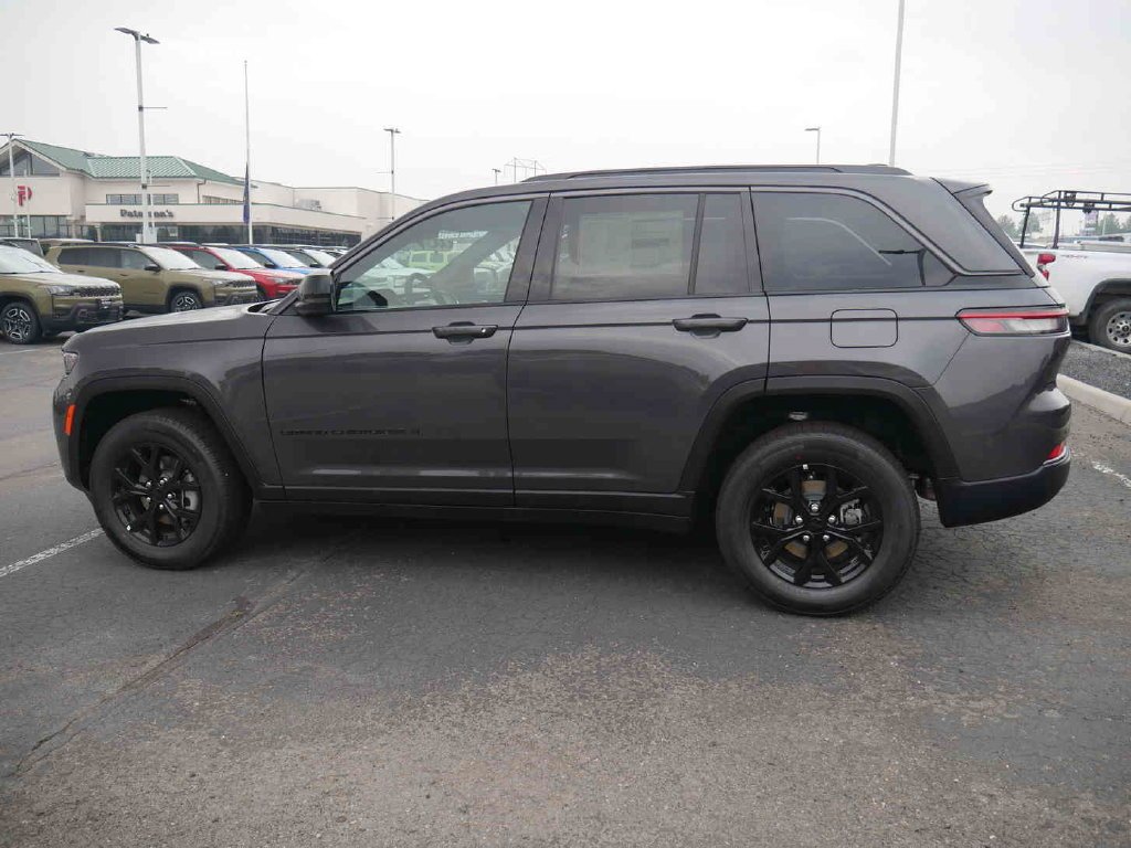 New 2026 Baltic Gray Metallic Clear-Coat Exterior Paint Jeep Laredo image 15