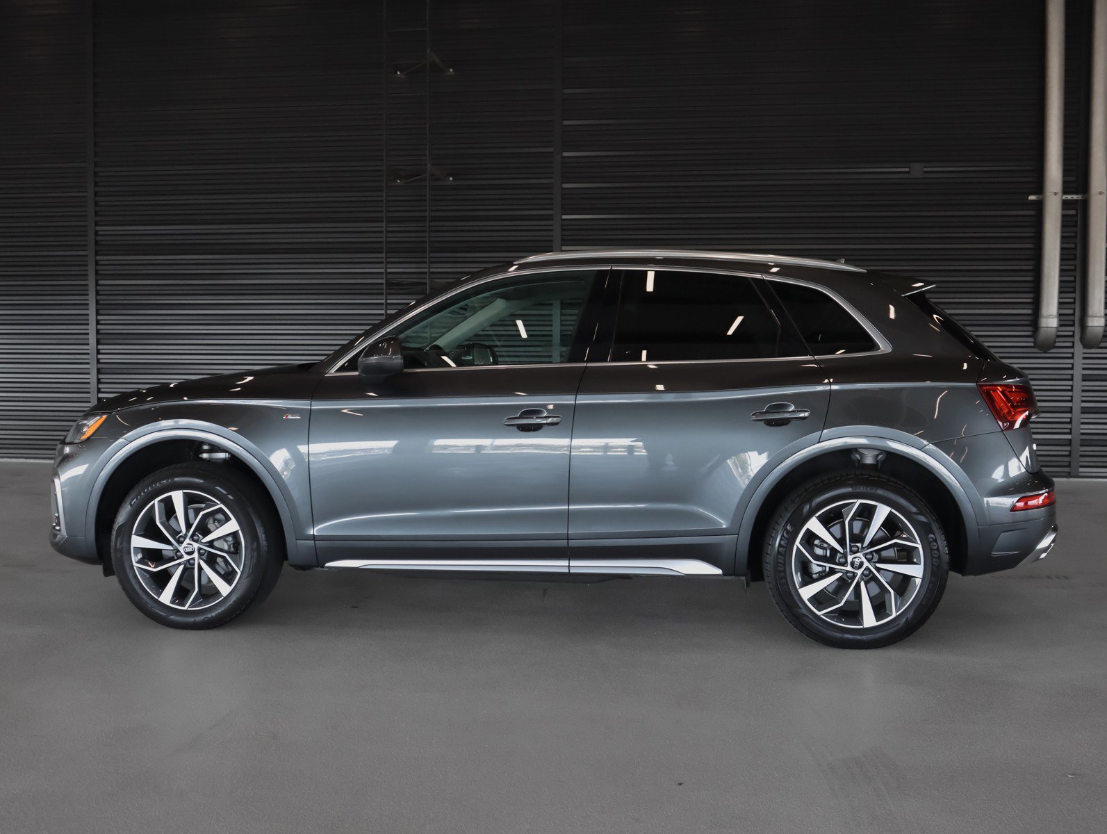 Used 2023 Daytona Gray Pearl Effect Audi S line Premium image 14