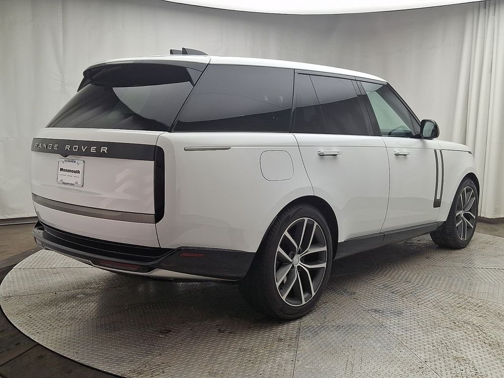 Certified Used 2024 Fuji White Land Rover SE image 4