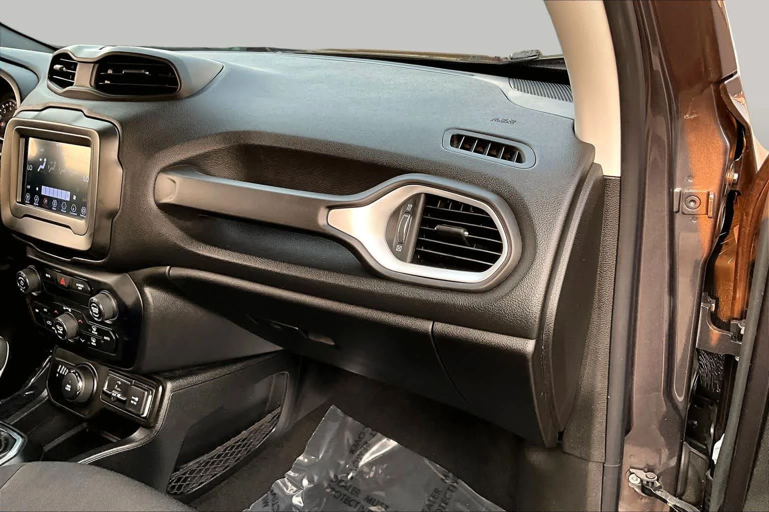 Used 2020 Granite Crystal Metallic Clearcoat Jeep Sport image 19