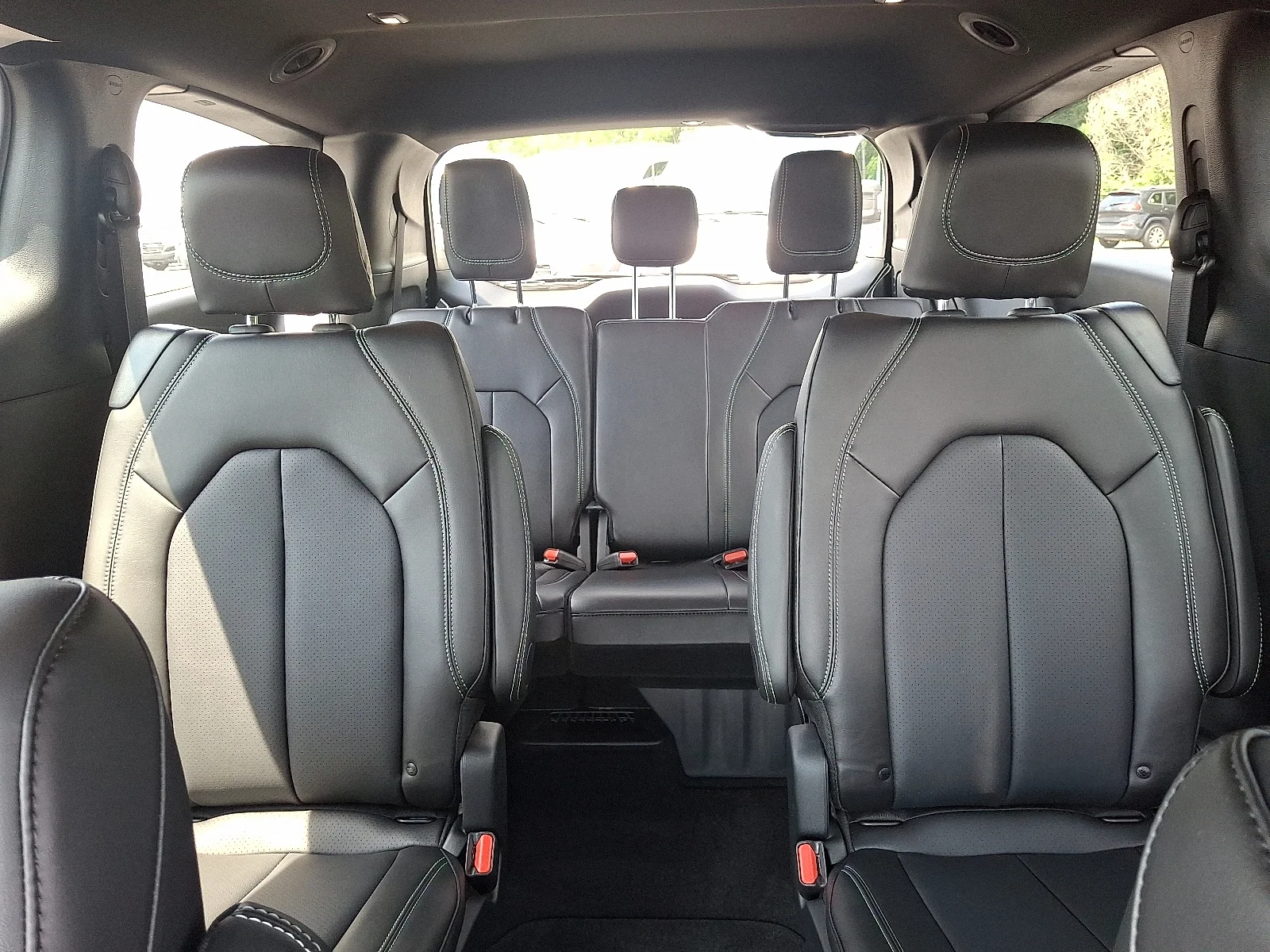 2025 Chrysler Pacifica Select - Photo 14