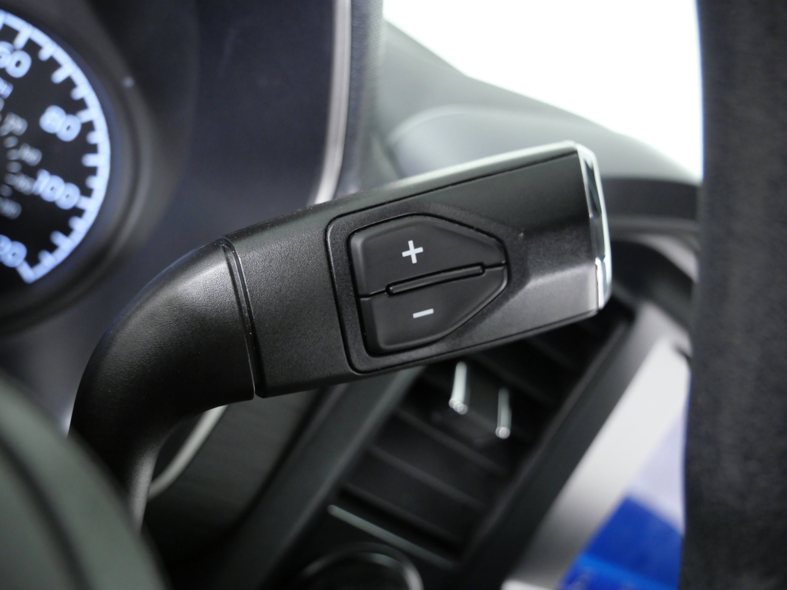 Used 2022 Oxford White Ford XLT image 27