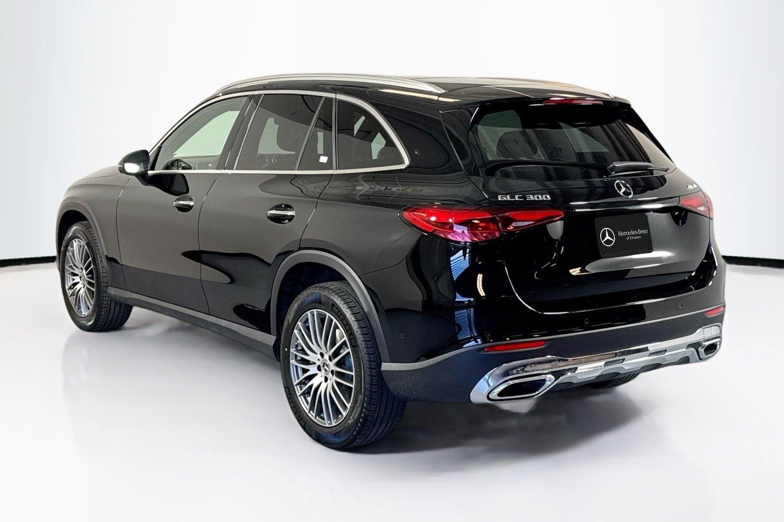New 2026 Black Mercedes-Benz GLC 300 image 7