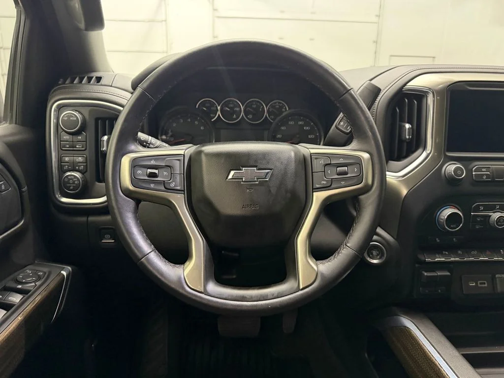 Used 2022 Shadow Gray Metallic Chevrolet RST image 21