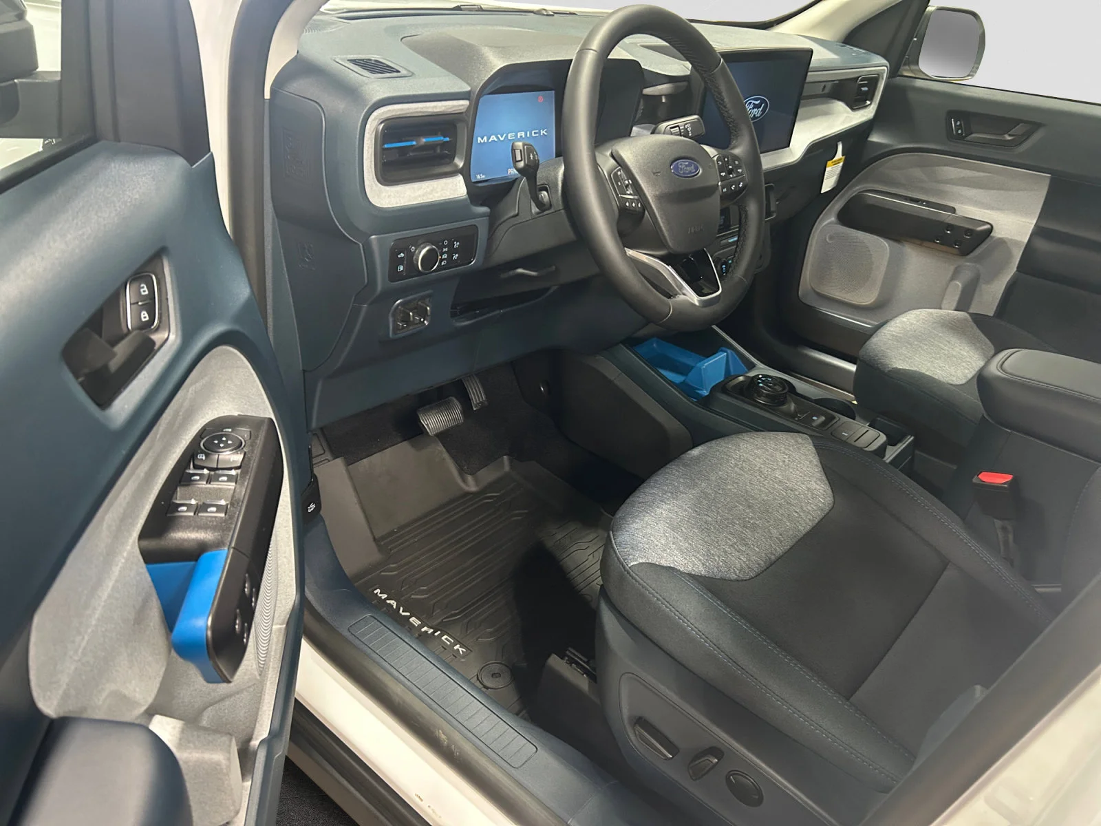 New 2026 Oxford White Ford XLT image 12