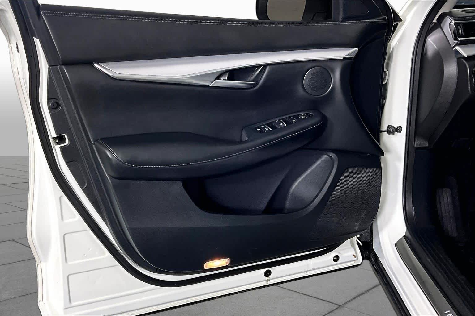 Used 2020 Majestic White INFINITI LUXE image 20