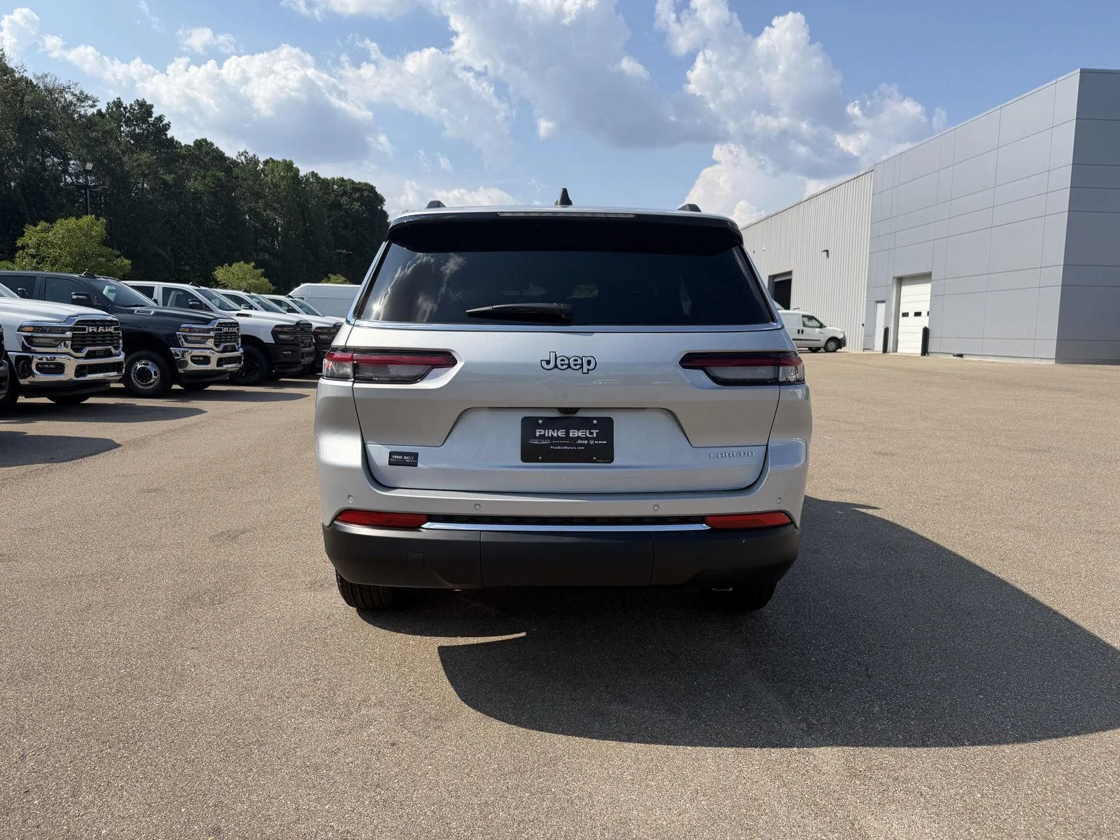 New 2026 Silver Zynith Exterior Paint Jeep Laredo image 5