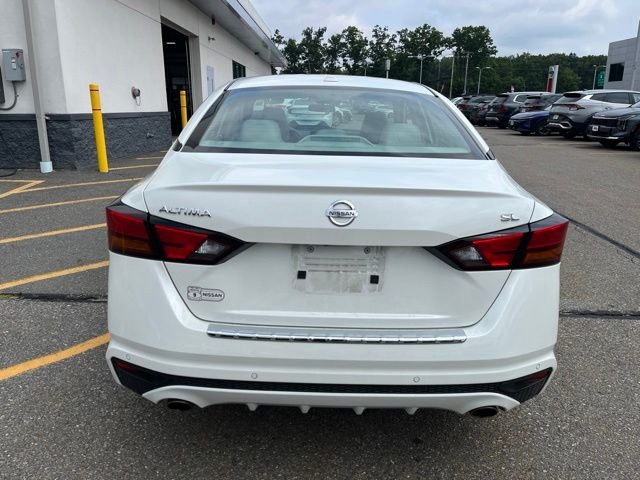 Used 2022 White Nissan 2.5 SL image 4