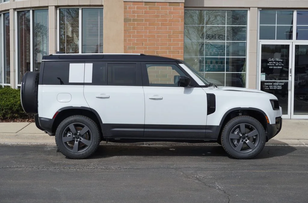 New 2026 Fuji White Land Rover S image 8