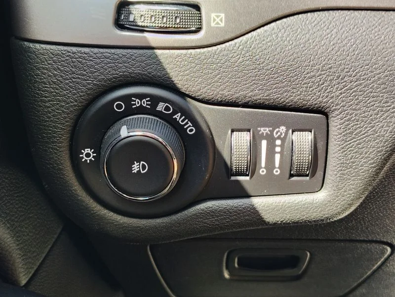 Used 2019 Green Jeep Latitude Plus image 22