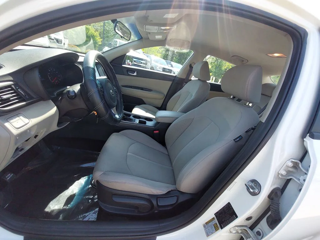 Used 2018 White Kia LX image 14