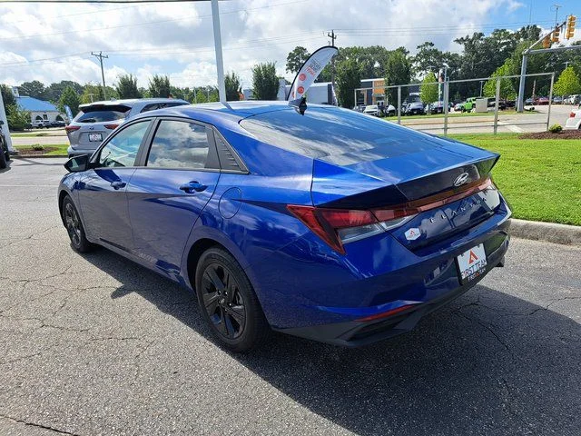 Used 2023 Blue Hyundai SEL image 11