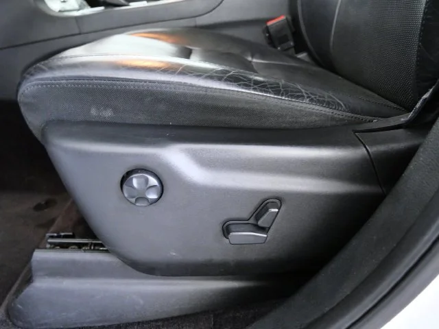 Used 2018 White Jeep Limited image 16