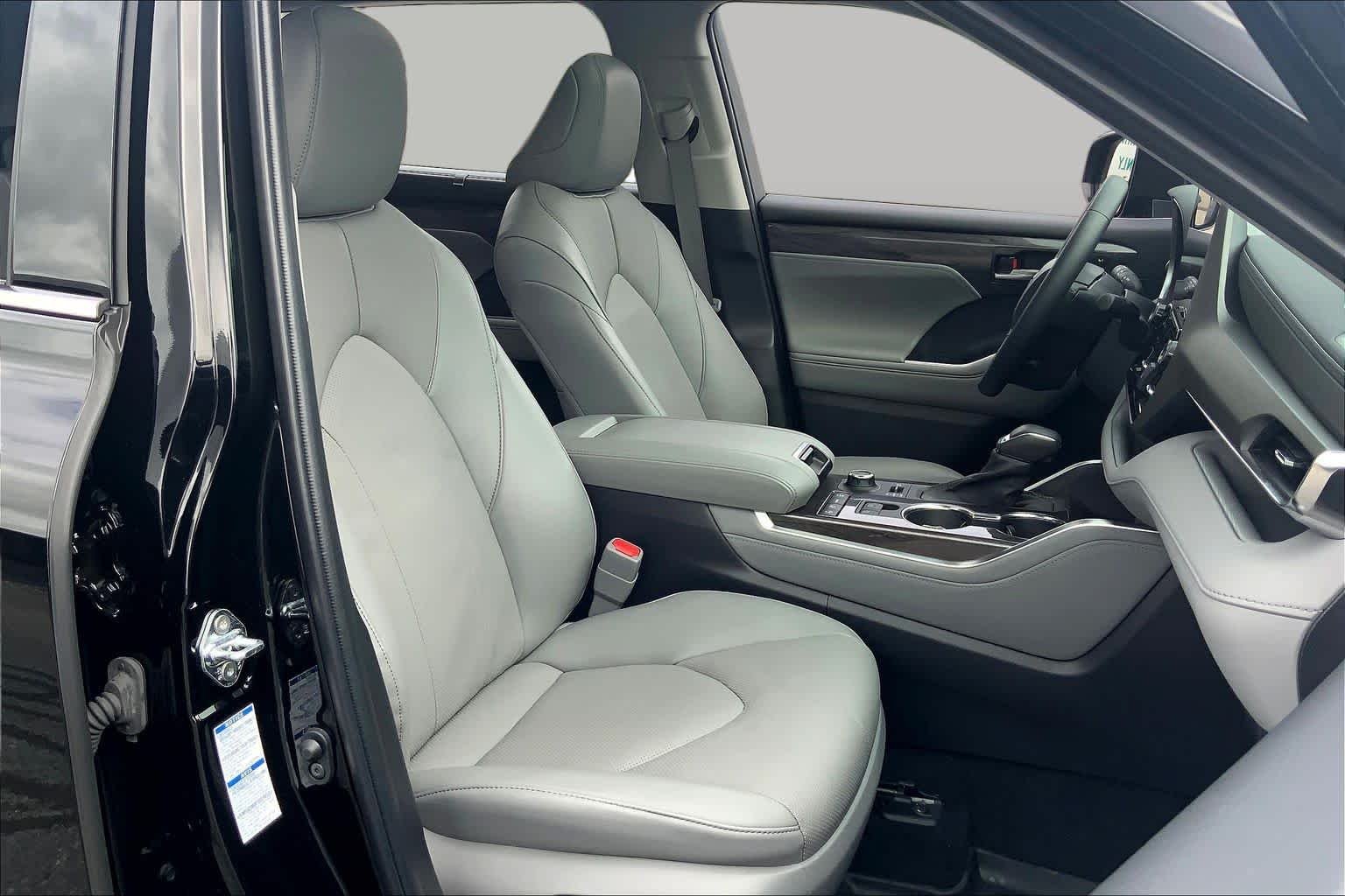 Used 2022 Midnight Black Metallic Toyota Limited image 17