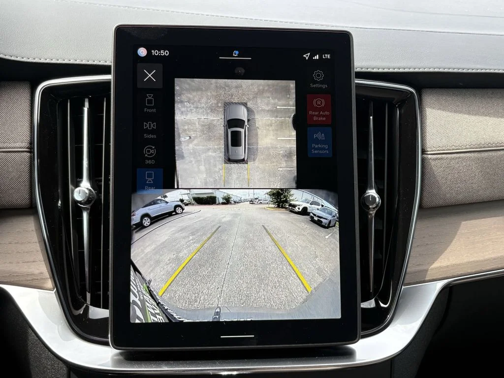 2026 Volvo XC90 Plus - Photo 18