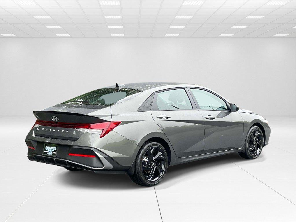 New 2026 Gray Hyundai SEL Sport Plus image 6