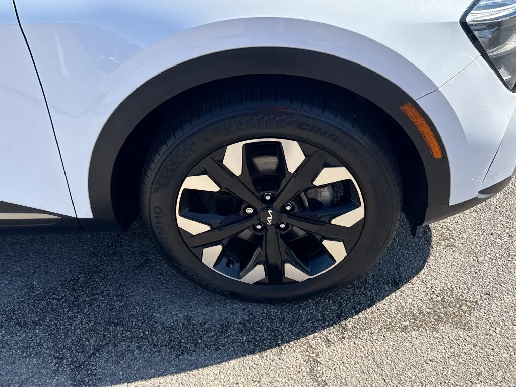 Used 2023 White Kia X-Line image 43