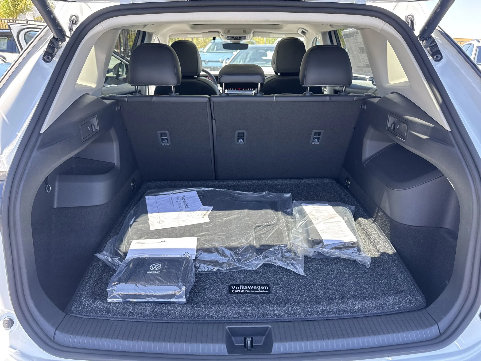 New 2026 Pure White Volkswagen SE image 32