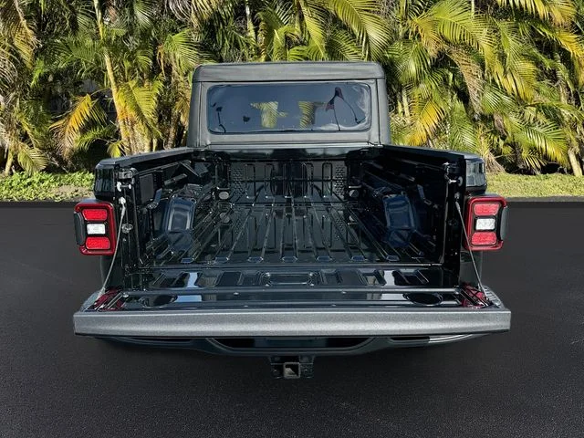 New 2026 Black Clear-Coat Exterior Paint Jeep Rubicon image 6
