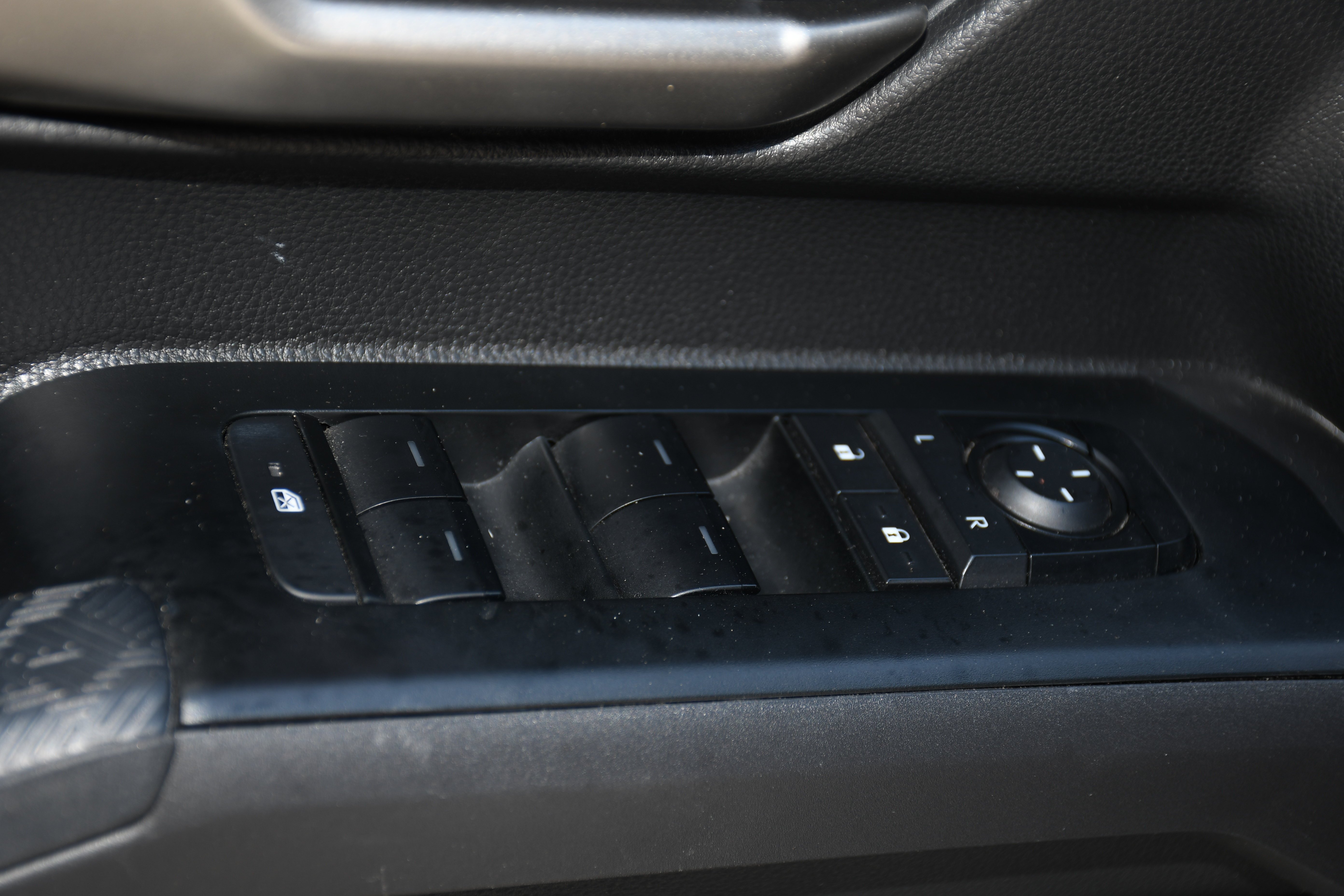 2025 Toyota Tacoma TRD Sport - Photo 10