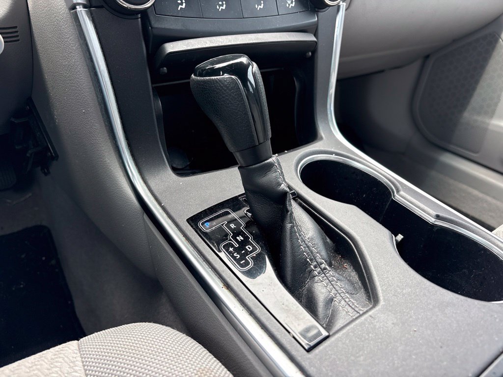 Used 2015 Gray Toyota LE image 26