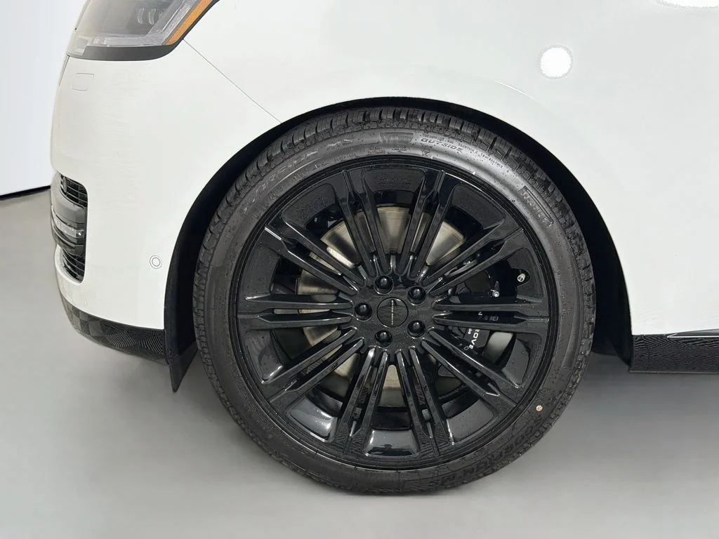 New 2026 Fuji White Land Rover SE image 33
