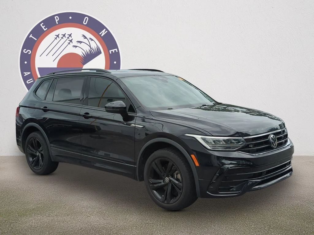 Used 2023 Black Volkswagen 2.0T SE R-Line Black image 2