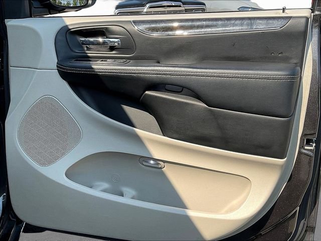 Used 2016 Gray Chrysler Touring image 30