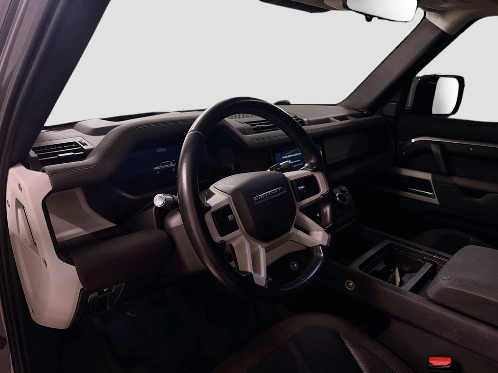 Used 2021  Land Rover SE image 4