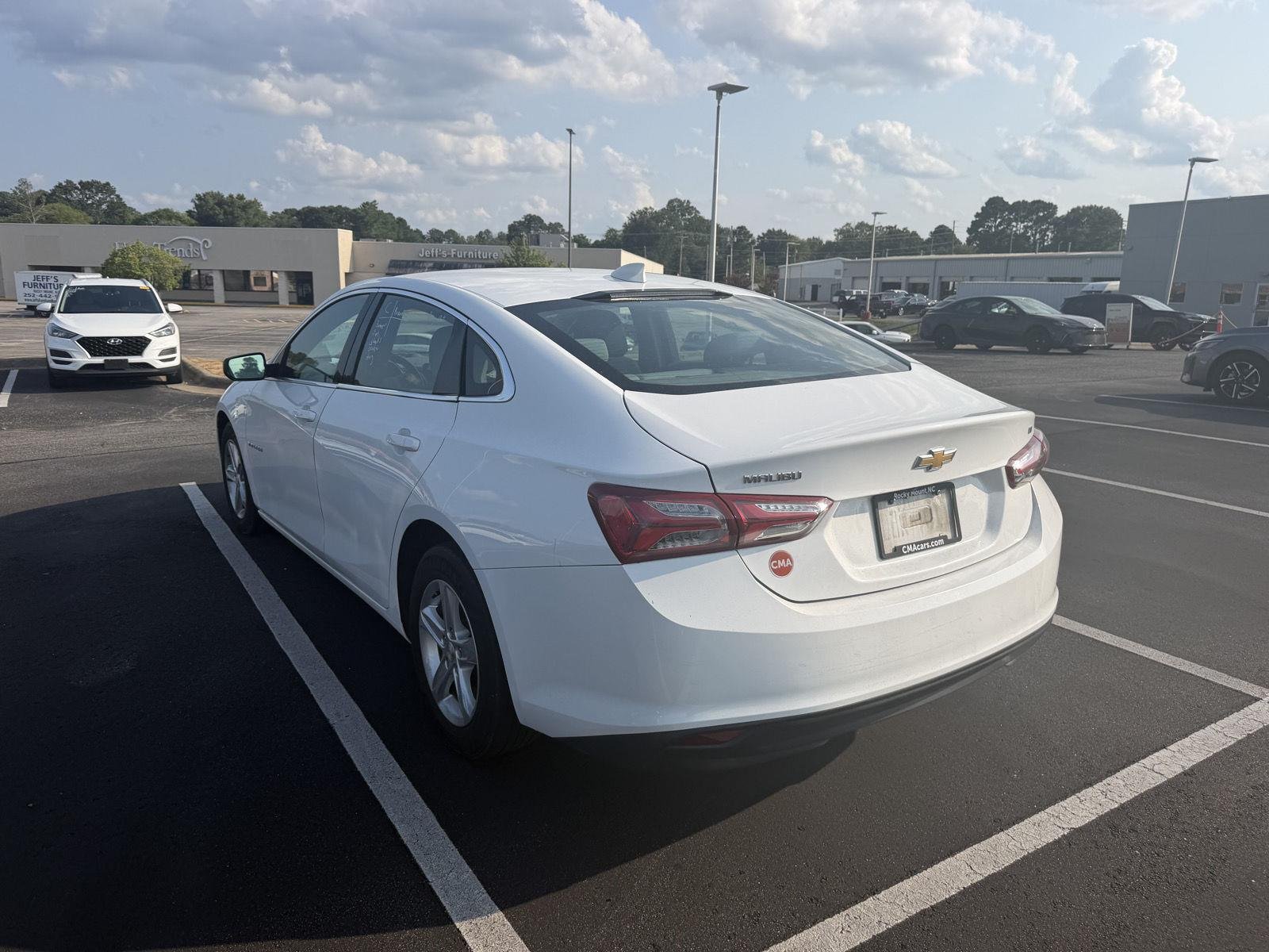 Used 2022 Summit White Chevrolet LT image 7